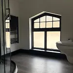 Coach House Apartment *