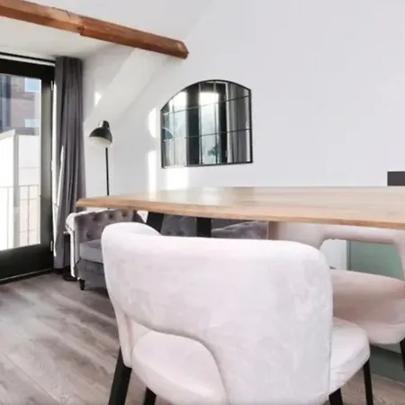 Coach House דירה *