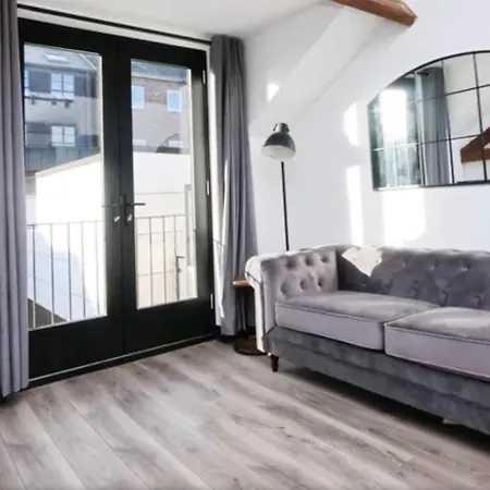 Apartment Coach House *